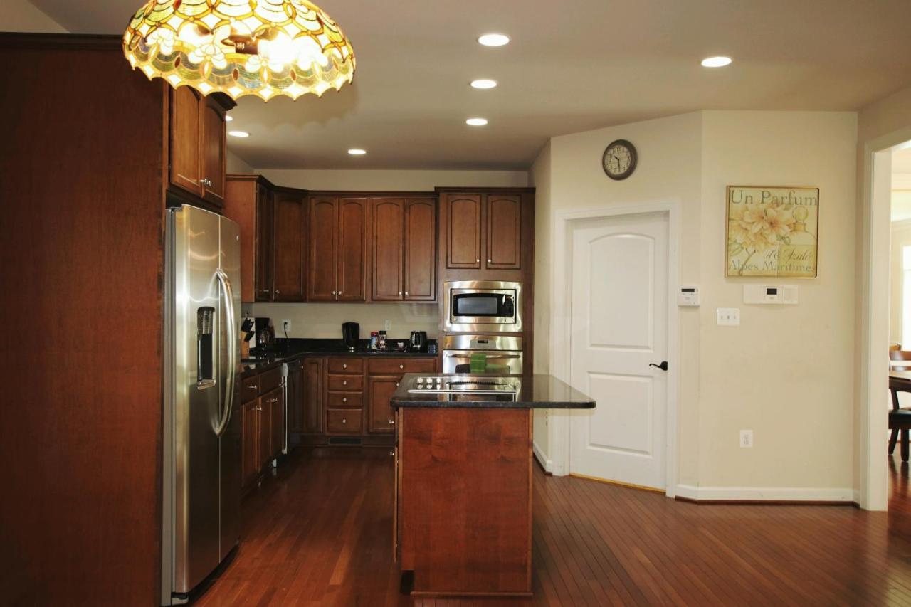 Luxury Villa And Apartments Феърфакс Екстериор снимка