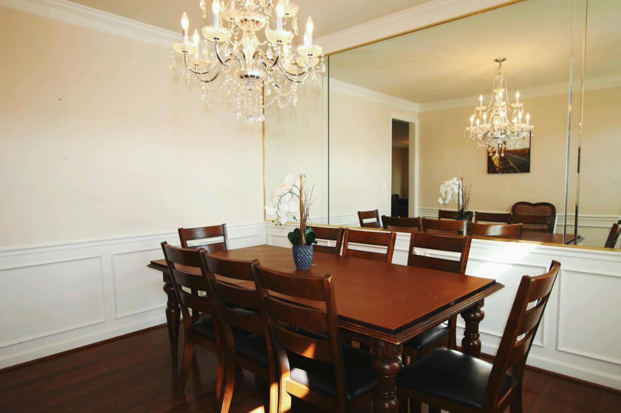 Luxury Villa And Apartments Феърфакс Екстериор снимка