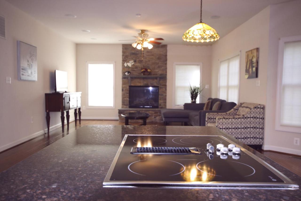 Luxury Villa And Apartments Феърфакс Екстериор снимка
